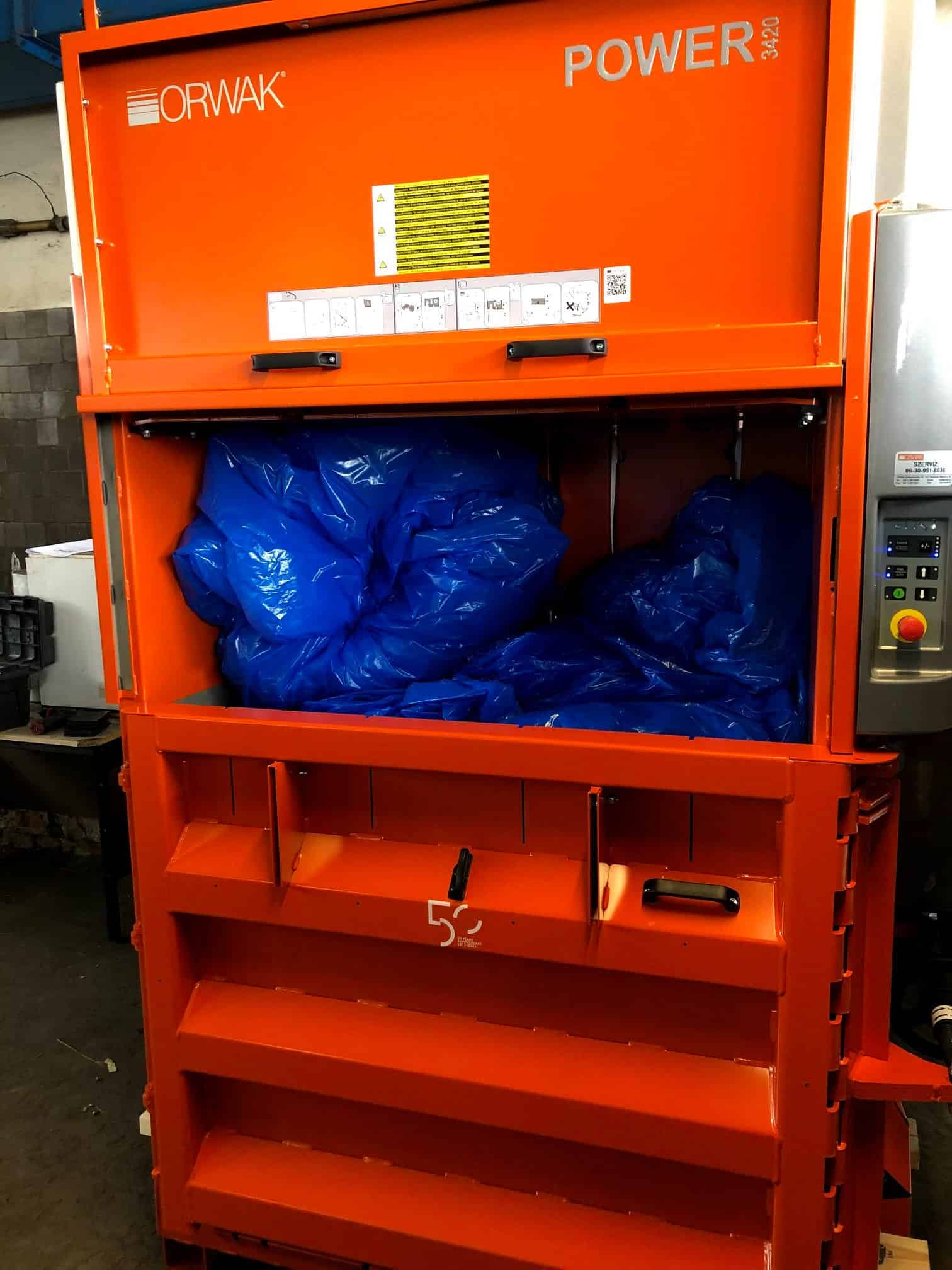 ORWAK POWER 3420 bálázógép műanyag fólia hulladékkal tömve